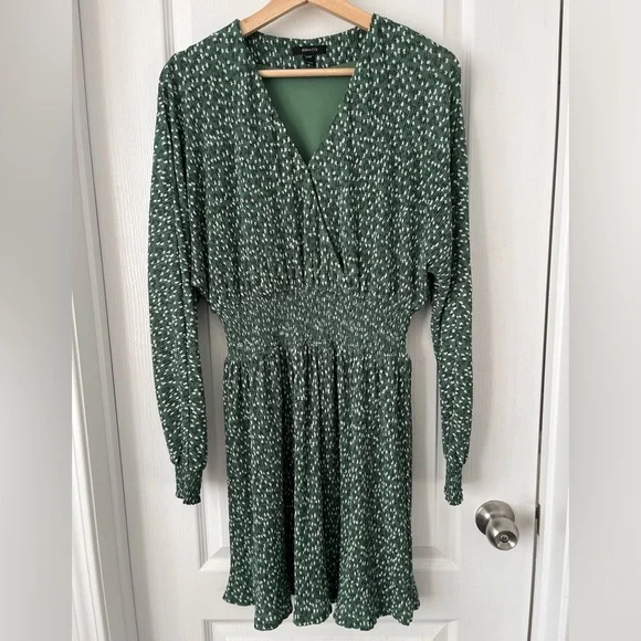RW&CO. Sage Green Floral V-Neck Mini Dress - Smocked Waist - XS - Picture 7 of 10